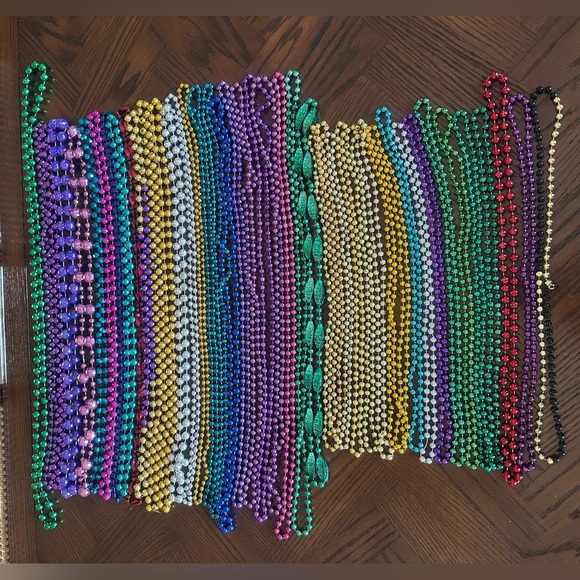 Marti Gras Beads 4LBS Mixed Length Shape & Color 40 Necklaces - Picture 10 of 10